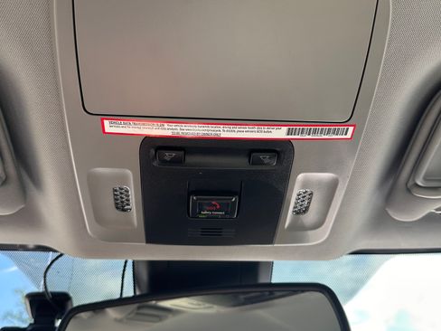 Used 2020 Toyota Camry SE w/ Convenience Package FWD image 30