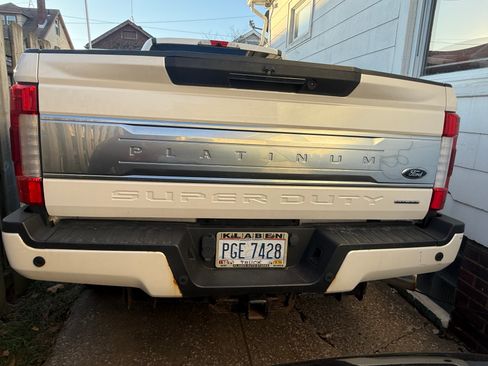 Used 2017 Ford F250 Platinum w/ Platinum Ultimate Package image 3