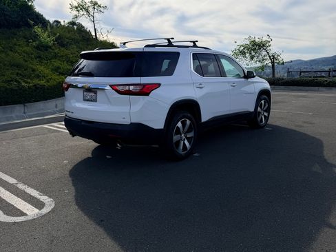 Used 2019 Chevrolet Traverse LT w/ LT Premium Package image 4