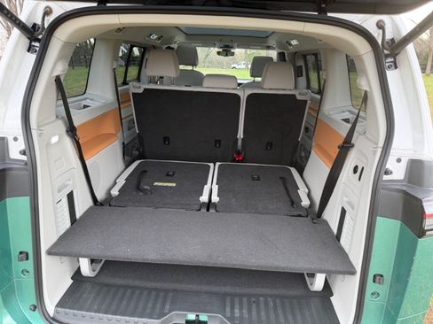 Used 2025 Volkswagen ID. Buzz 1st Edition image 4