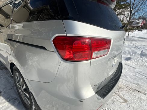 Used 2016 Kia Sedona SX image 11