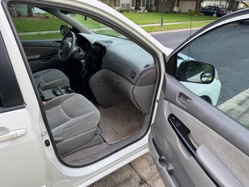 Used 2005 Toyota Sienna CE FWD image 23