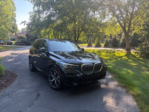 Used 2022 BMW X5 xDrive40i w/ M Sport Package AWD/4WD image 1