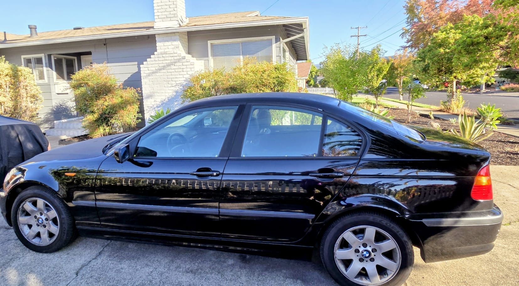 Used 2003 BMW 325i Sedan RWD image 2