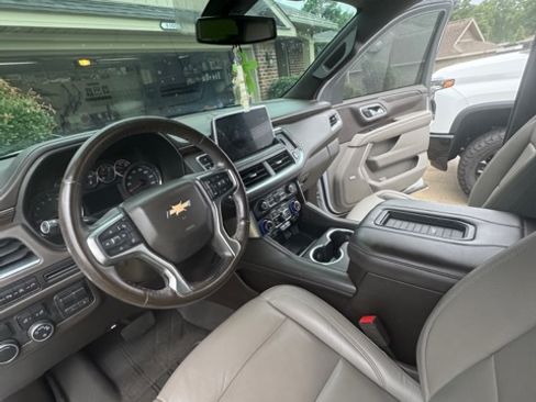 Used 2021 Chevrolet Tahoe LT w/ LT Signature Package RWD image 10