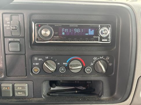 Used 1996 Chevrolet Tahoe 4WD 2-Door image 10