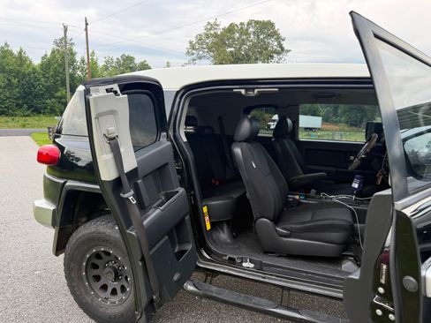 Used 2008 Toyota FJ Cruiser 2WD image 6
