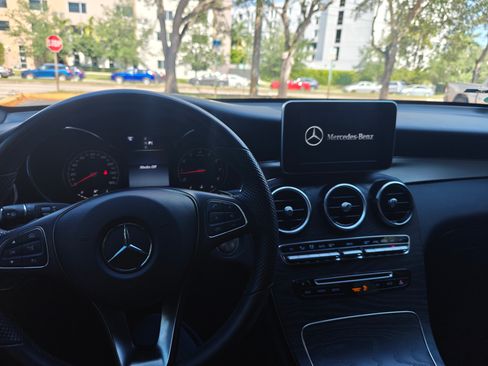 Used 2019 Mercedes-Benz GLC 300 4MATIC image 6
