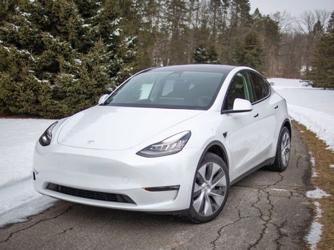 Used 2021 Tesla Model Y Long Range image 1