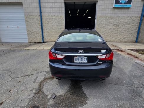 Used 2011 Hyundai Sonata Limited w/ Navigation Pkg 5 image 2