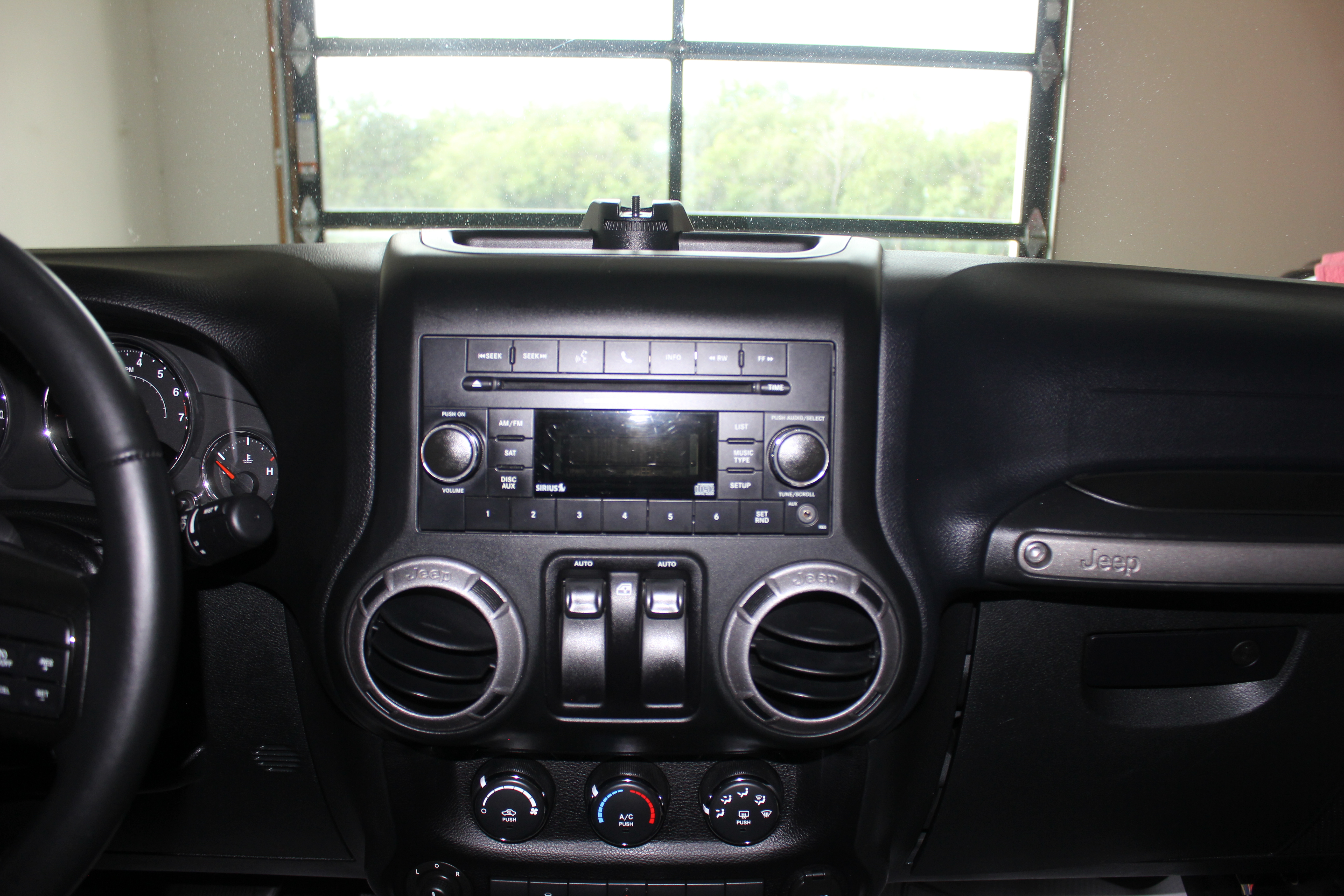 Used 2013 Jeep Wrangler Sport AWD/4WD image 13