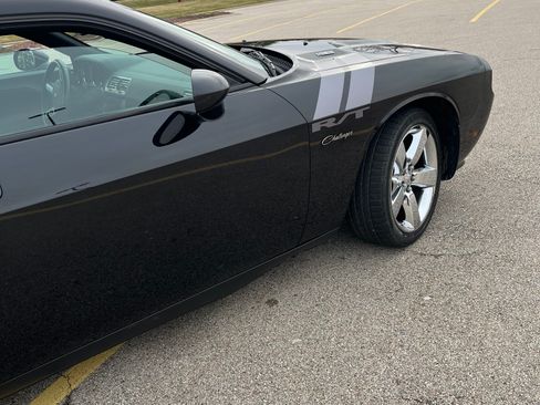 Used 2009 Dodge Challenger R/T image 2