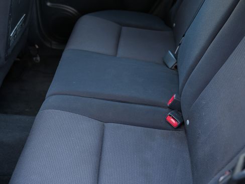 Used 2006 Pontiac Vibe AWD w/ Preferred Package image 17