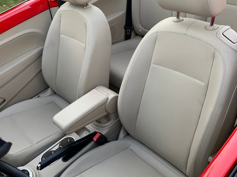 Used 2013 Volkswagen Beetle TDI FWD image 16