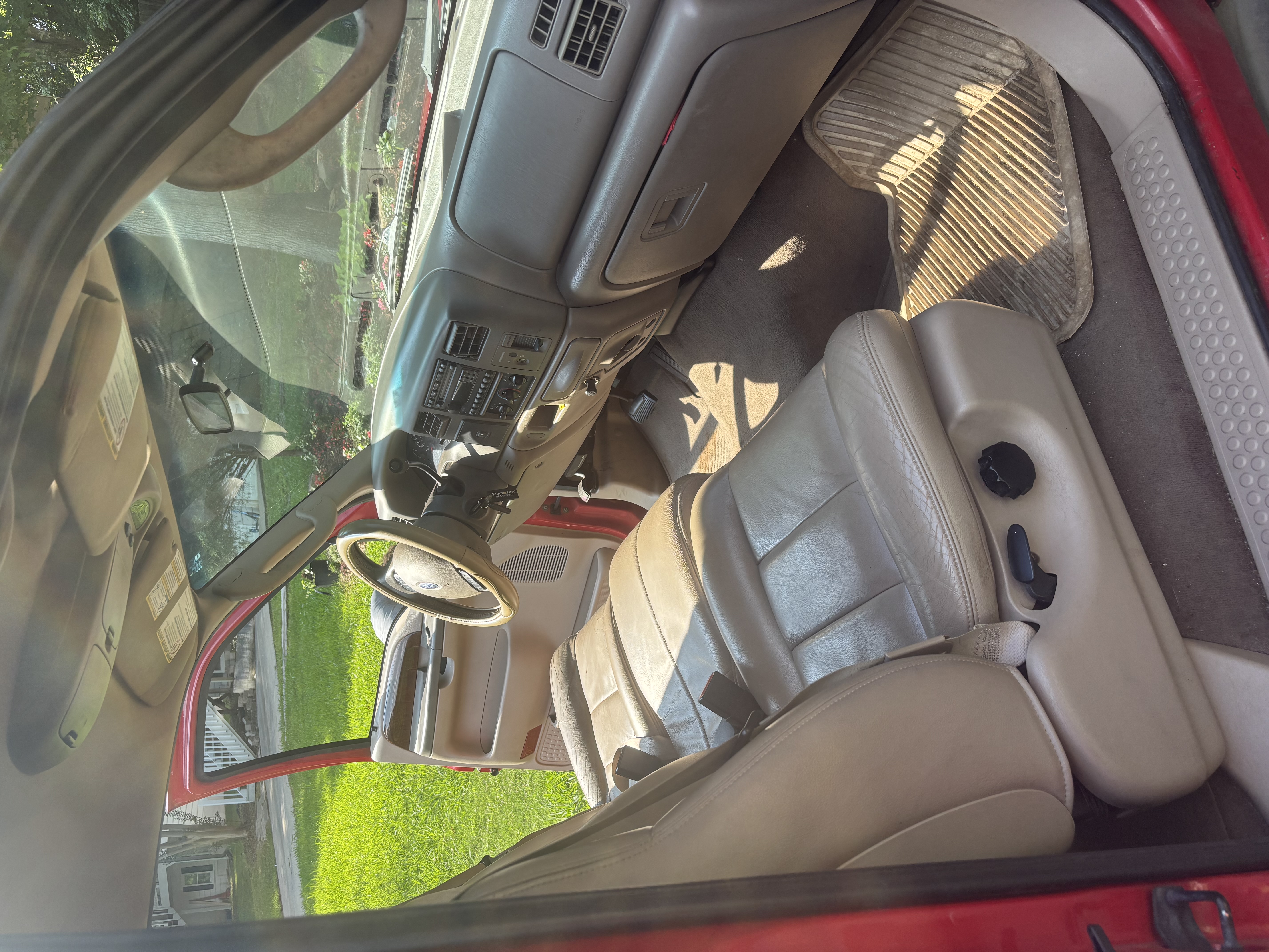 Used 2004 Ford F250 2WD SuperCab Super Duty image 2