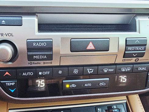 Used 2018 Lexus ES 350 w/ Navigation System Package image 16