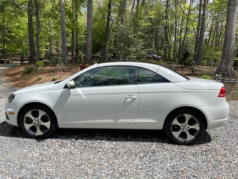 Used 2015 Volkswagen Eos Final Edition image 2
