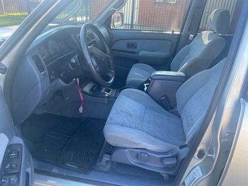 Used 2000 Toyota 4Runner SR5 image 4