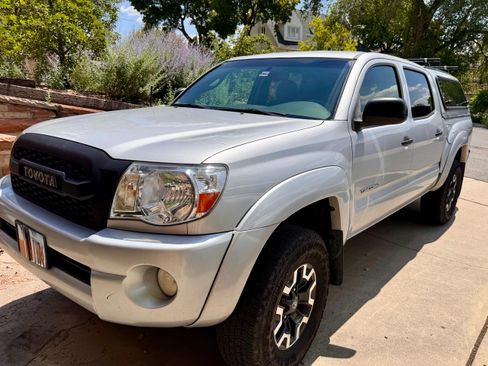 Used 2010 Toyota Tacoma 4x4 Double Cab image 4