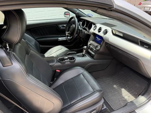 Used 2017 Ford Mustang GT Premium RWD image 10