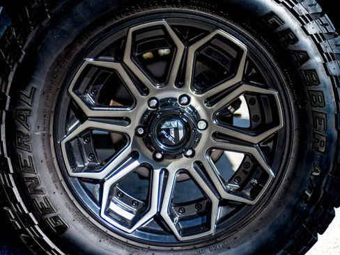 Used 2022 Ford Bronco Black Diamond image 8