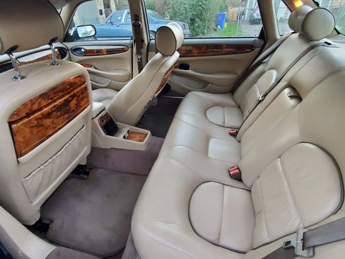 Used 1999 Jaguar XJ8 L image 9
