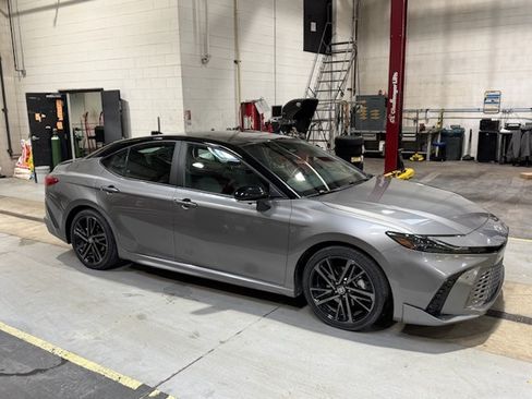 Used 2025 Toyota Camry XSE image 4