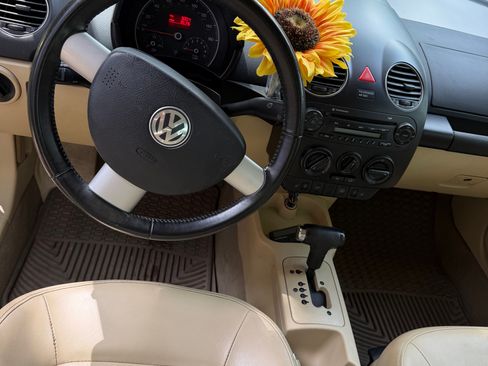 Used 2009 Volkswagen Beetle Coupe FWD image 14