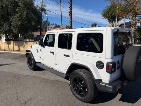 Used 2021 Jeep Wrangler Unlimited Sahara image 6