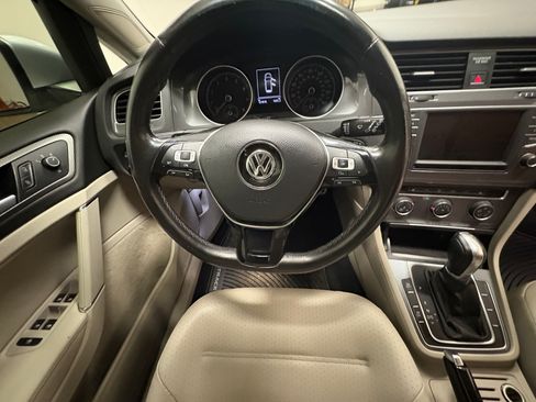 Used 2017 Volkswagen Golf Alltrack S image 13