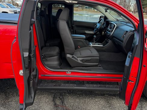 Used 2019 Chevrolet Colorado LT w/ LT Convenience Package image 4