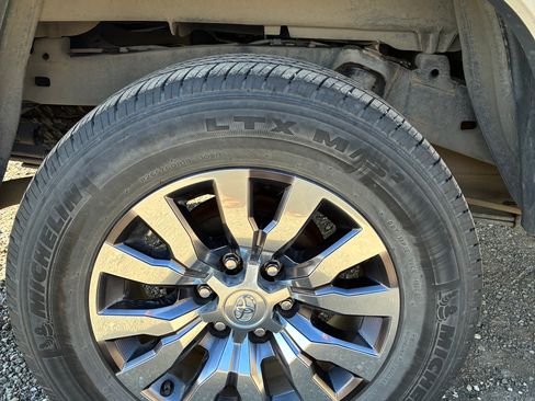 Used 2023 Toyota Tacoma Limited AWD/4WD image 11