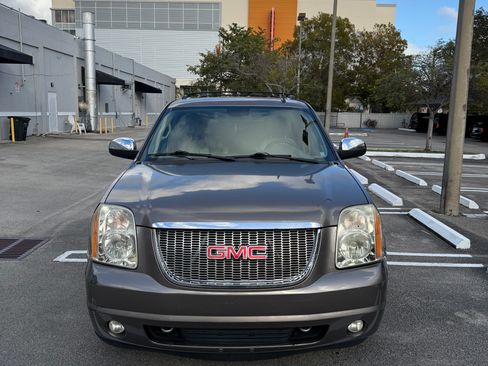 Used 2011 GMC Yukon XL SLT w/ Regional Value Package image 1