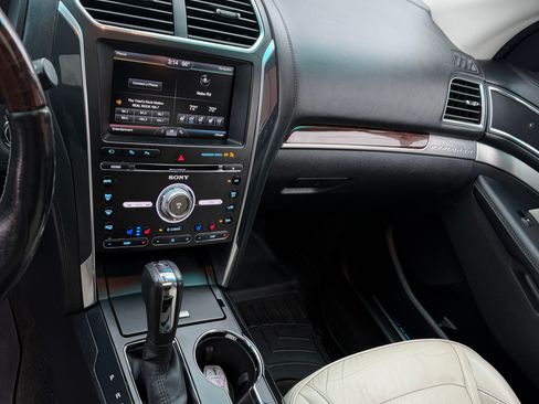 Used 2016 Ford Explorer Platinum image 14