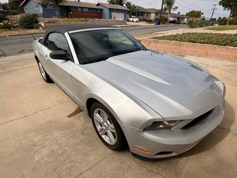 Used 2012 Ford Mustang Convertible RWD image 4