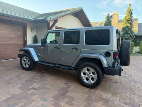 Used 2014 Jeep Wrangler Unlimited Sahara w/ Connectivity Group AWD/4WD image 4