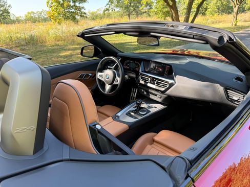 Used 2022 BMW Z4 M40i w/ Premium Package image 15