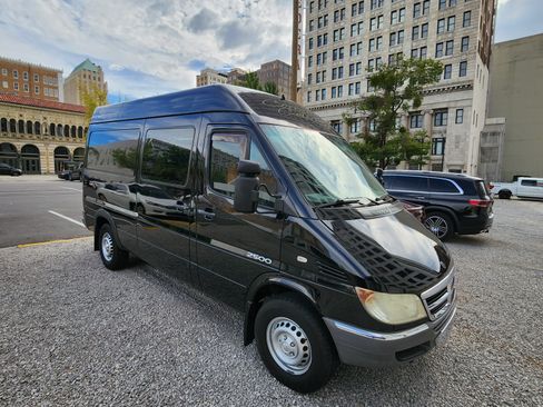 Used 2004 Dodge Sprinter 2500 w/ PWR Convenience Group image 15