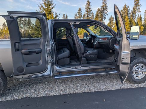 Used 2007 Chevrolet Silverado 2500 LTZ w/ EZ-Lift Tailgate Package image 4