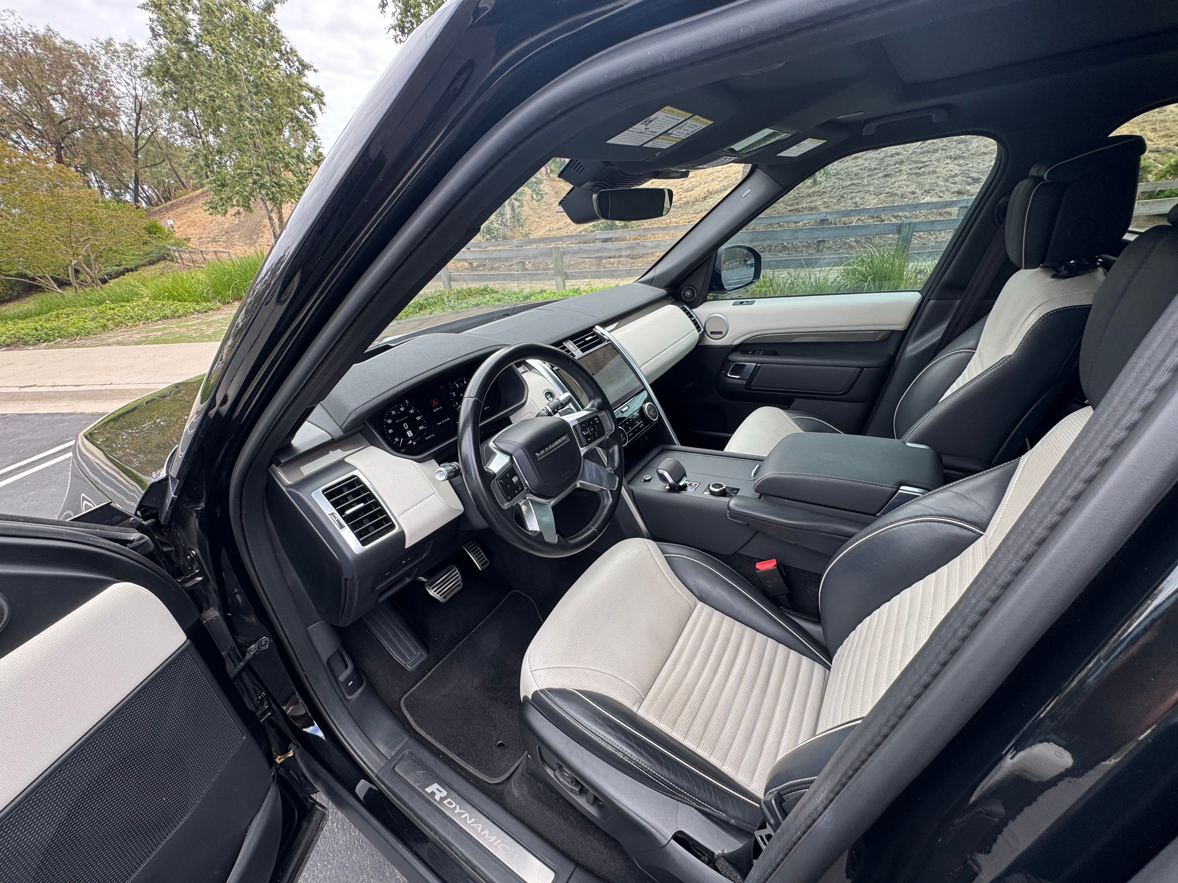 Used 2022 Land Rover Discovery HSE R-Dynamic AWD/4WD image 21