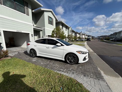 Used 2018 Hyundai Elantra Sport image 10