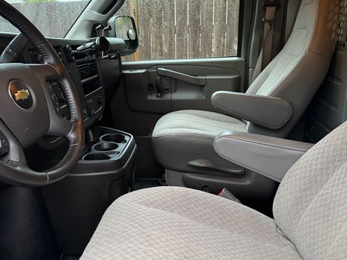 Used 2019 Chevrolet Express 2500 w/ Driver Convenience Package RWD image 9