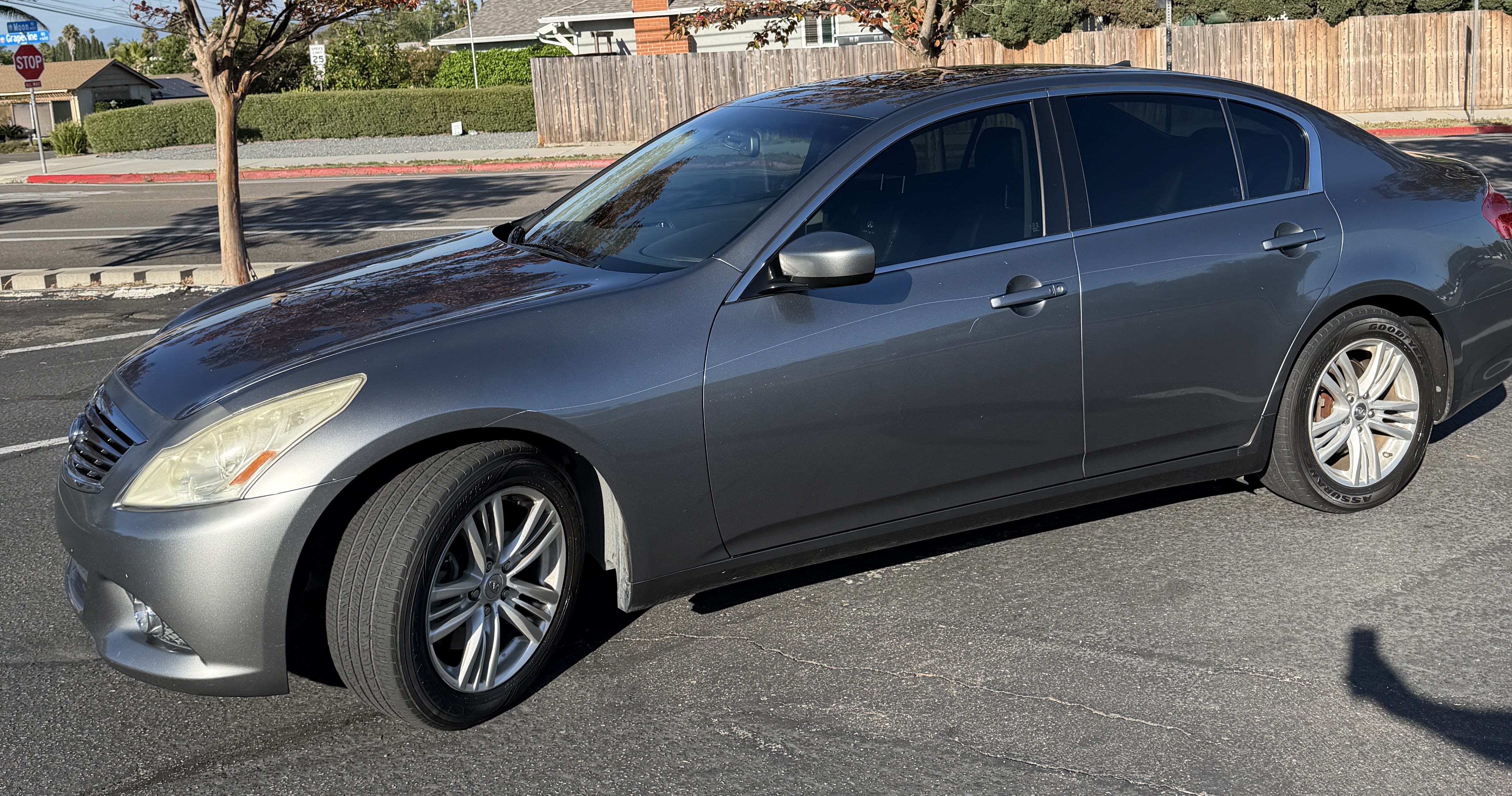 Used 2010 INFINITI G37 Journey w/ Premium Pkg RWD image 1