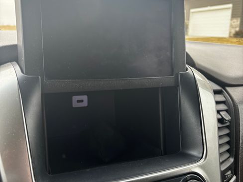 Used 2017 Chevrolet Suburban Premier image 9