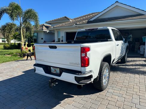 Used 2022 Chevrolet Silverado 2500 High Country w/ Z71 Off-Road Package image 4