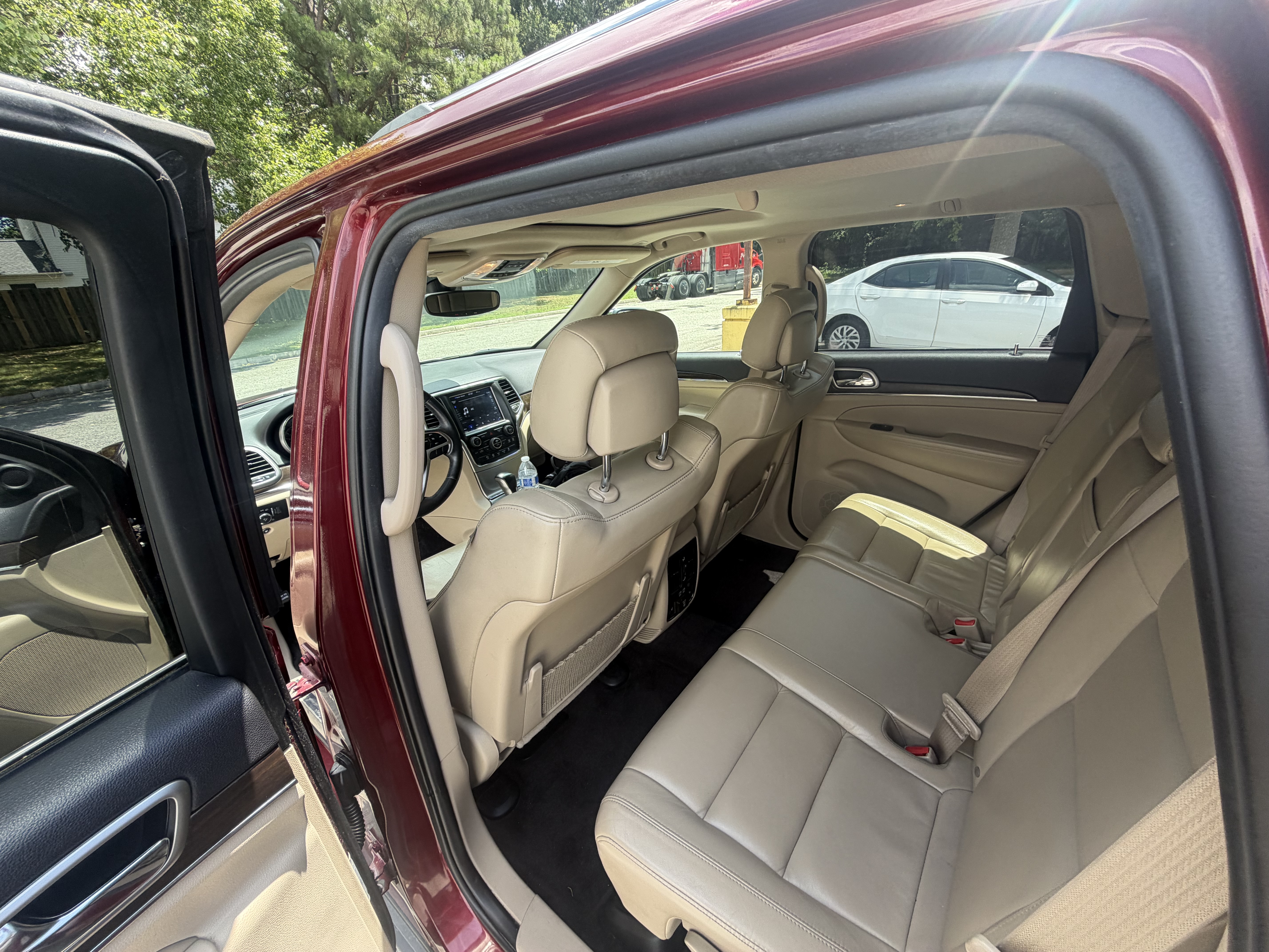 Used 2018 Jeep Grand Cherokee Limited AWD/4WD image 10