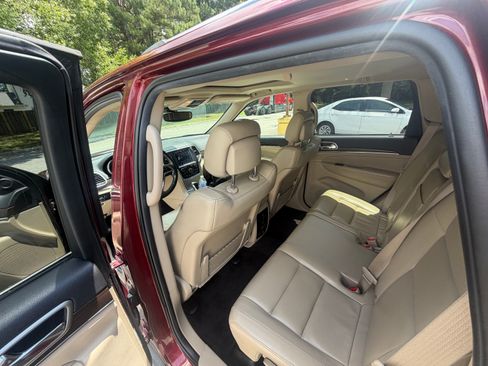 Used 2018 Jeep Grand Cherokee Limited AWD/4WD image 10