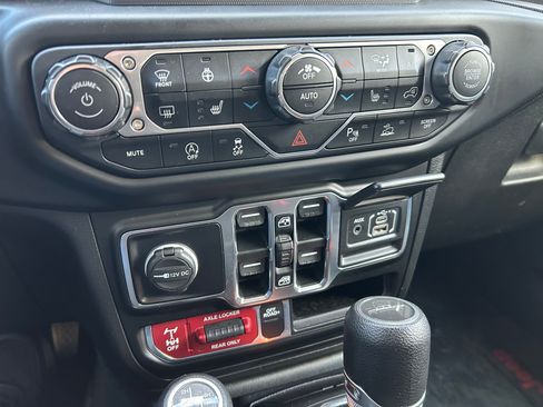 Used 2021 Jeep Gladiator Mojave w/ Cold Weather Group image 19