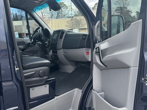 Used 2016 Mercedes-Benz Sprinter 2500 image 32
