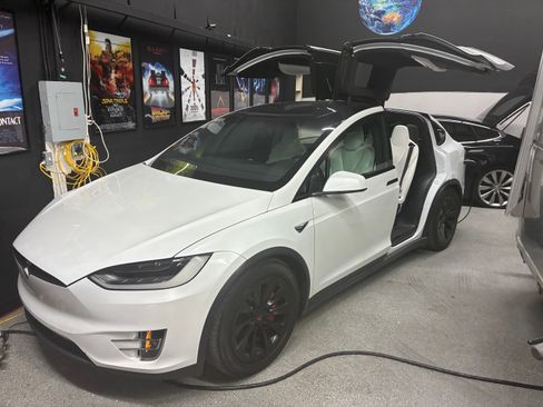 Used 2019 Tesla Model X Long Range image 1